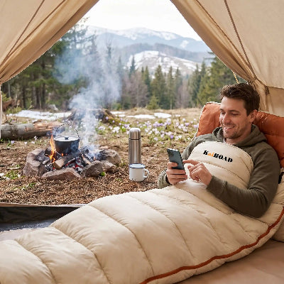 homme dans tente dans sac de couchage duvet cocon moelleux tot au printemps