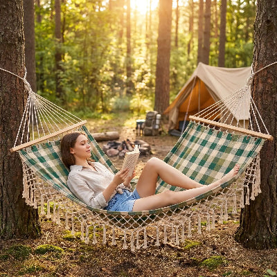 femme lit hamac suspendu camping boheme robuste foret