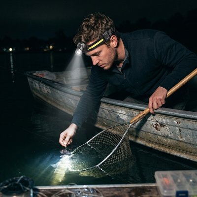 Poisson dans sa puise avec lampe frontale étanche longue autonomie