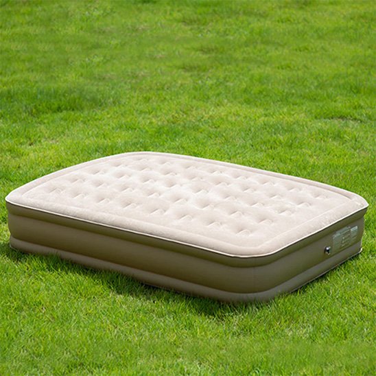 matelas gonflable 2 personnes pelouse