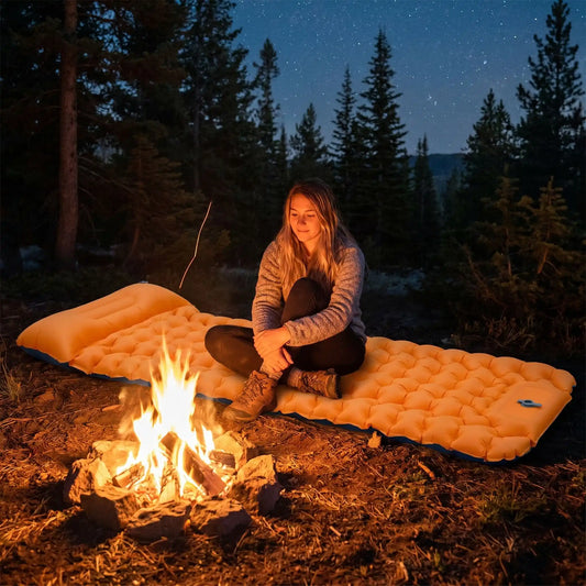 matelas gonflable de camping pompe integree jeune femme