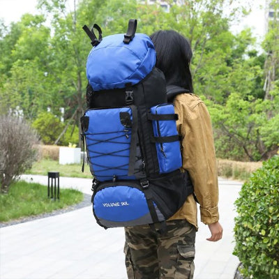 Sac a dos voyage Bleu personne dans parc