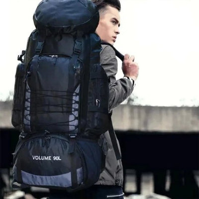 Sac à dos voyage marine homme en randonnée