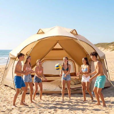 jeunes et ballon devant tente de camping familiale rapide sur plage