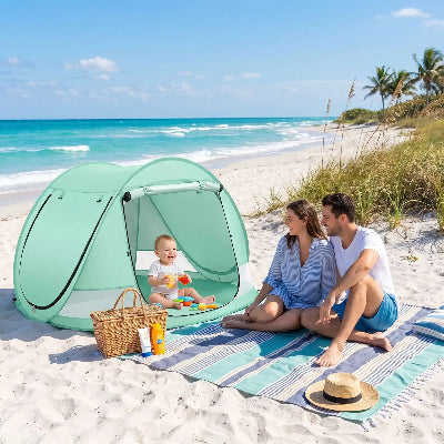 bebe dans tente de plage pour bebe protection anti uv upf50 parents pres